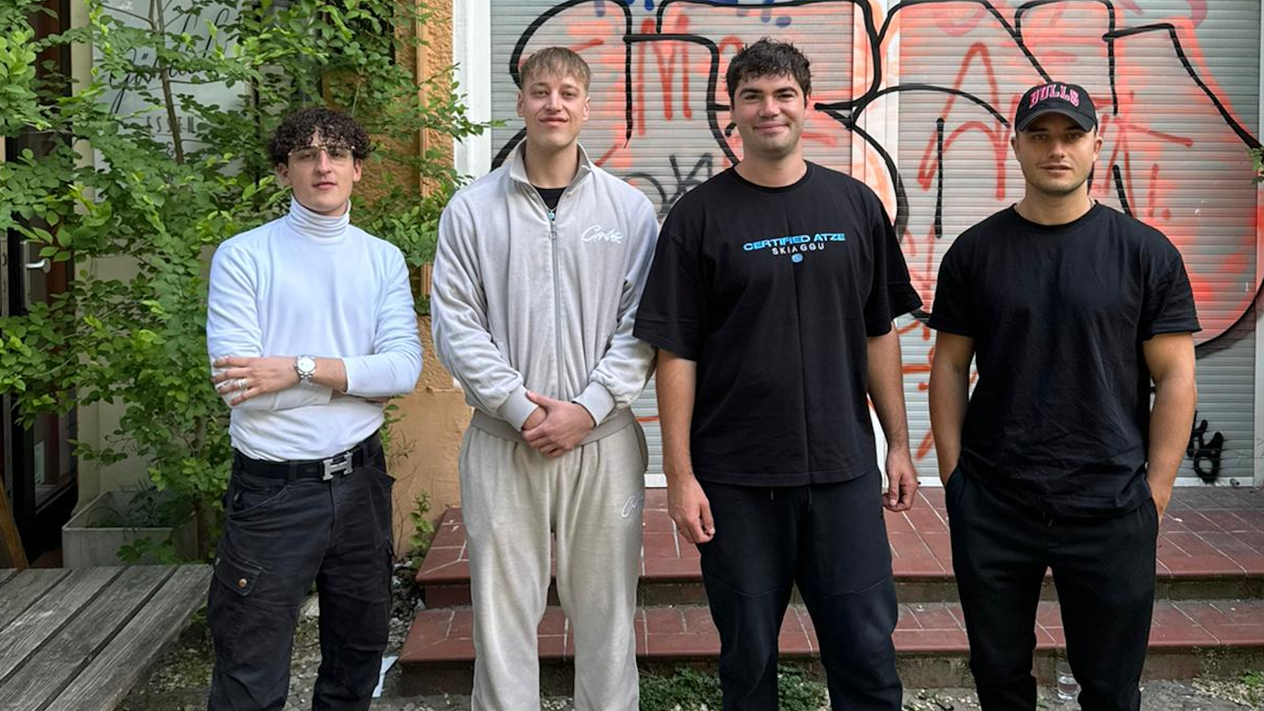 f561a562 5607 4bec 9f17 9c55c71f3a05 Möchten die Produzenten-Karriere von Tino weiterentwickeln (von links): Johan Jimi Prinz (CEO Prinz Studios), Valentin "Tino" Stoye, Leander Kirschner (CEO Bamboo Artists) und Constantin F...