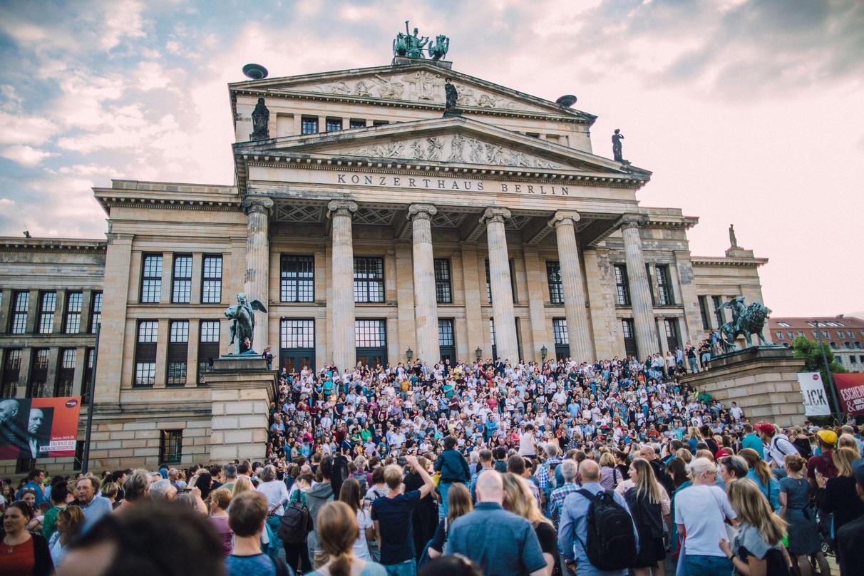 Ein Höhepunkt: Gemeinsames Singen der "Ode an die Freude" auf dem Gendarmenmarkt
