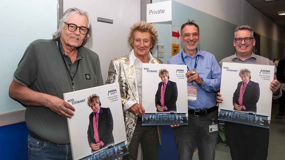 Trafen sich zur Verleihung (von links): Peter Pracht (Geschäftsführer Argo Konzerte), Rod Stewart, Jürgen Fottner (Geschäftsführer Arena Nürnberger Versicherung) und Till-Oliver Wendt (Lei...
