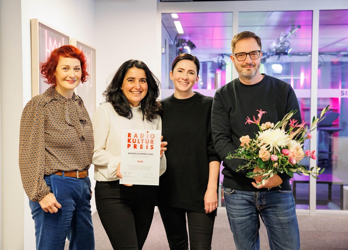 Bei der Preisübergabe (von links): GEMA-Aufsichtsrätin Diane Weigmann, Programmchefin Schiwa Schlei, Katja Schulz, Leiterin der Audio Unit, und Musikchef Andreas Löffler (alle 1Live)