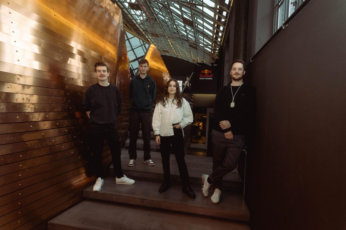 Trafen sich in den Berliner Red Bull Studios (von links): Magnus Textor (Vice President Virgin Records, Vice President A&R Electronic, Dance Central Europe), Leon Steiner (Warner Chappell ...