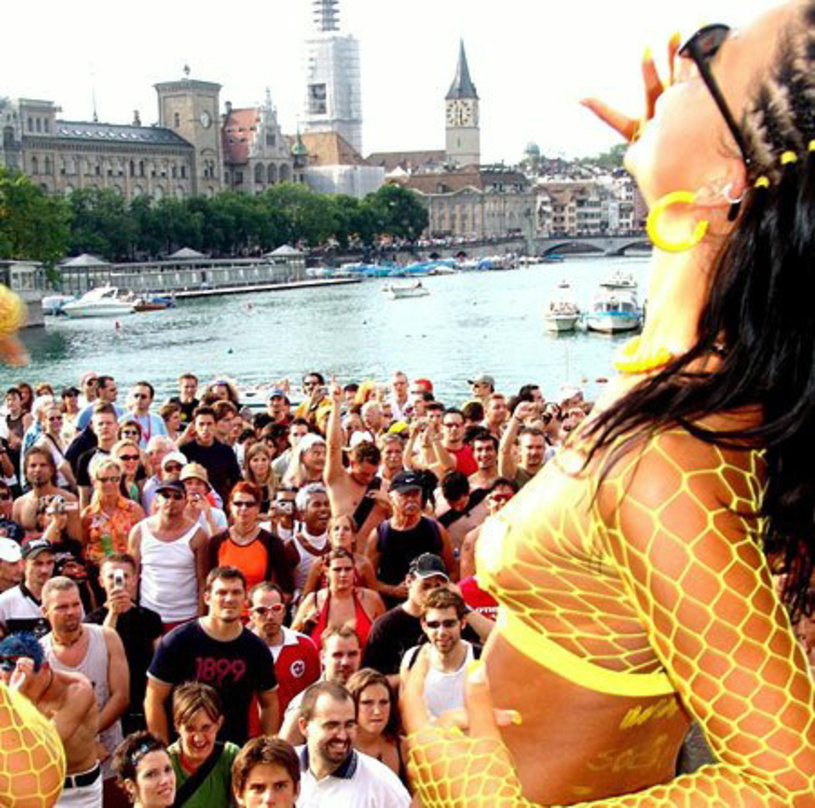 Nach den Ausfällen in Bochum und Berlin können sie sich auf Zürich freuen: Raver bei der Street Parade