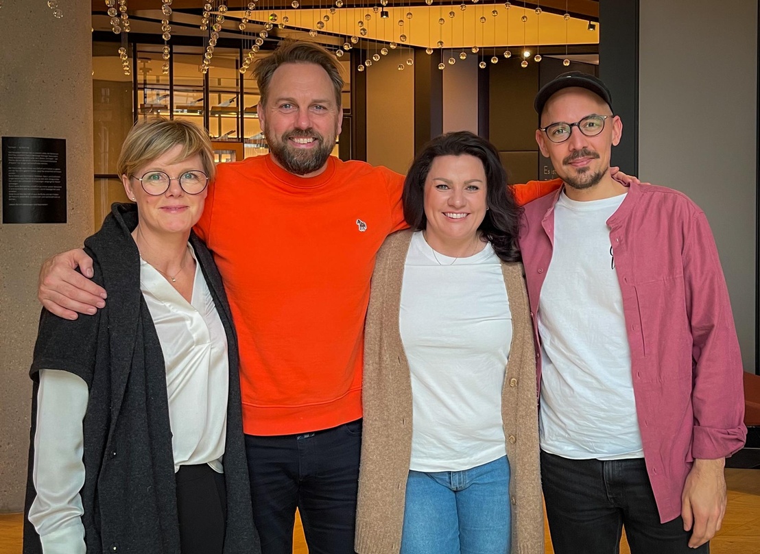 Arbeiten nun zusammen (von links): Kristin Bierlmaier (Seven.One Starwatch), Steven Gätjen, Romy Günther (Management Steven Gätjen) und Manuel Carvalho (Contra Word)