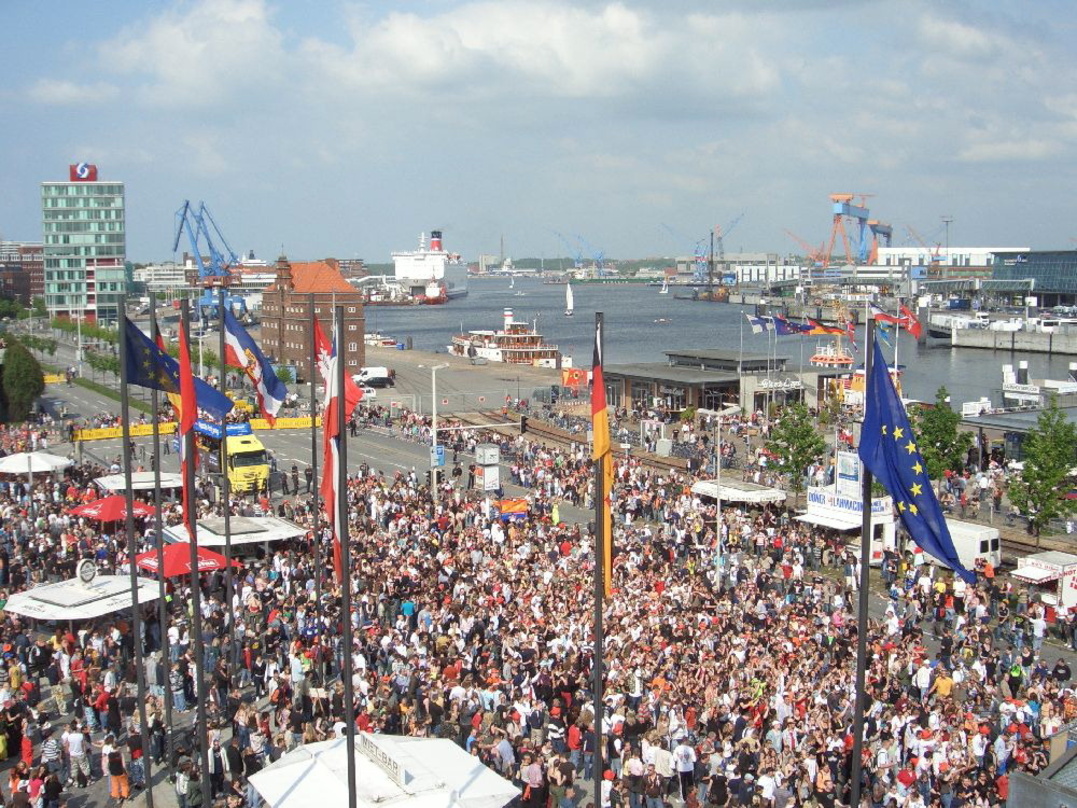 Können dieses Jahr nicht marschieren: Raver am Kieler Hafen