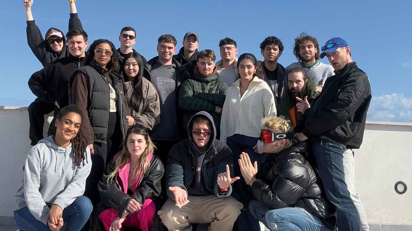 f736a46f 8773 41cd ad9f 19a382ec4716 Reisten zum Songwriting-Camp nach Mallorca: Produzent:innen und Künstler:innen mit dem Team von Bamboo Artists.