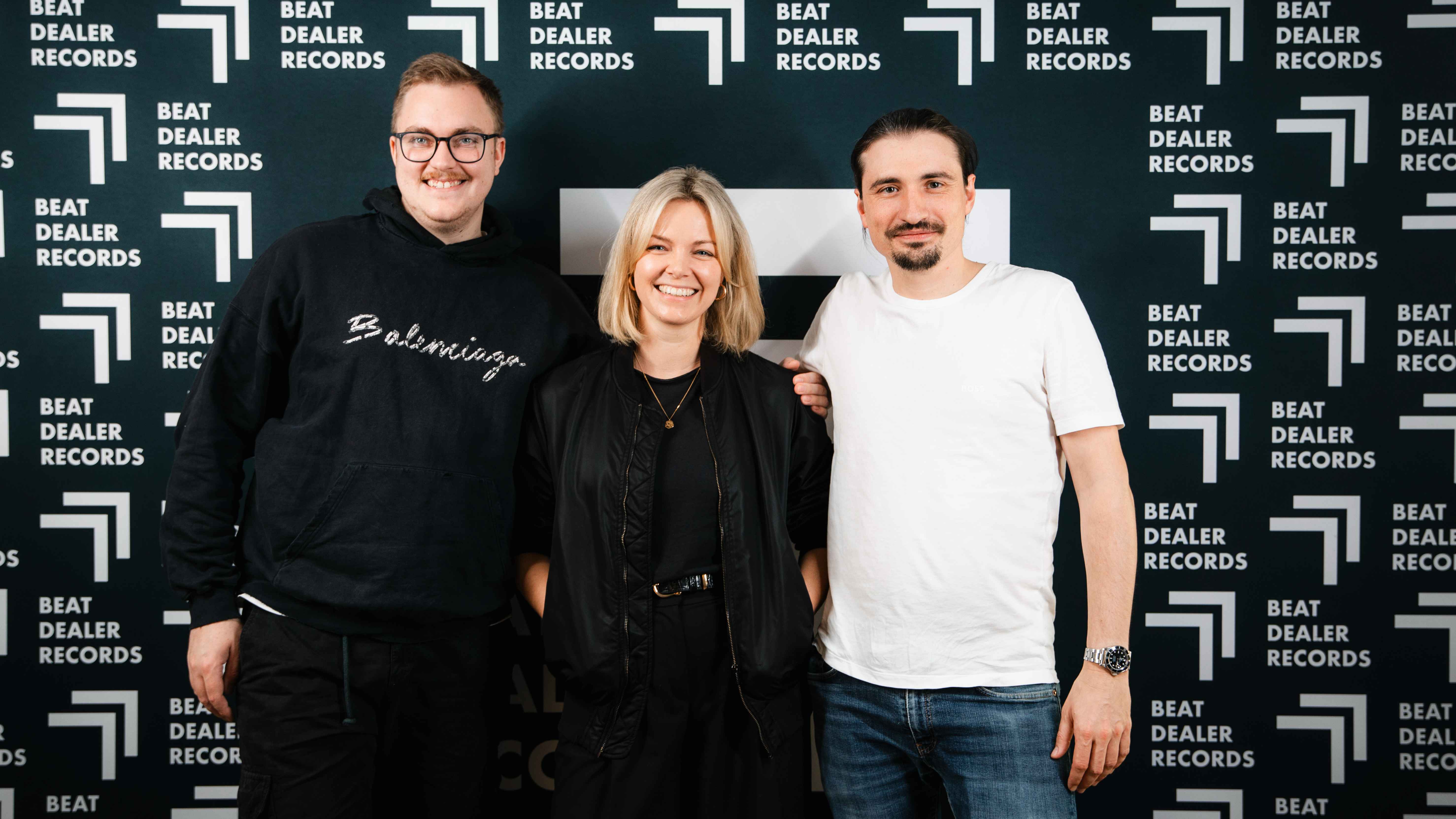 Wollen die Acts von Beat Dealer Records digital noch stärker positionieren (von links): Tim Willgeroth (Co-Founder), Kristina Ulrich (Senior Streaming Strategy & Product Managerin) und Tho...