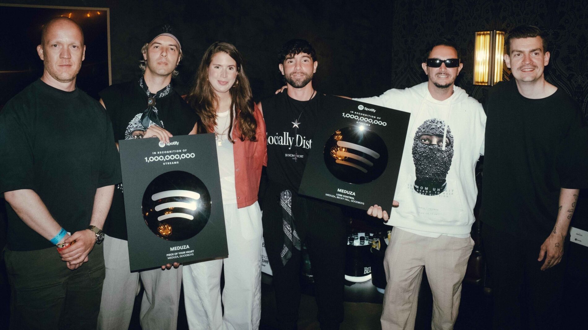 Bei der Verleihung (von links): Alexander Neipp (Vice President Virgin Records/Marketing), Mattia Vitale (Meduza), Carina Hahnefeld (Senior Manager Streaming/International Streaming Univer...