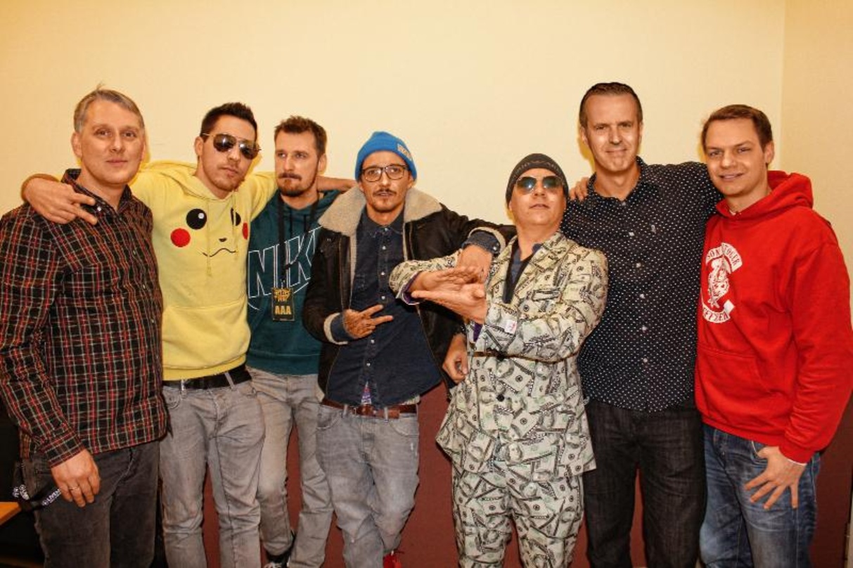 Arbeiten nun zusammen (von links): Ronny Boldt (Labelmanagement Trailerpark/Boldt Berlin), Sudden, Alligatoah, Timi Hendrix, Sebastian Krug, Frank Stratmann (Inhaber Groove Attack) und Kri...
