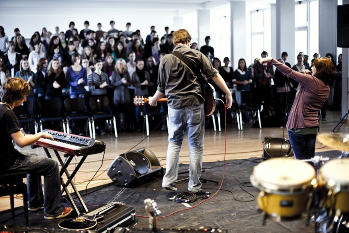 Frontalunterricht einmal anders: Teilnehmer der "School Of Rock" in Aktion
