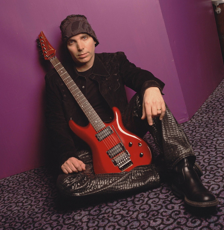 Demonstriert seine Saitenkünste nun auch in Hamburg: Joe Satriani