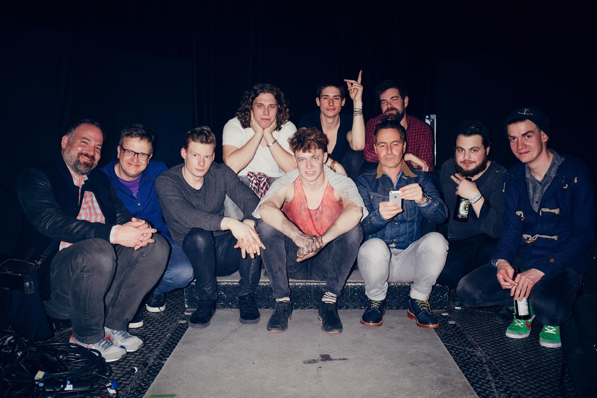 Vor dem Münchner Konzert (von links): Daniel Kamps (Director Live Entertainment GSA/ Sony), Marc Liebscher (Booking), Christian Rehländer, Benedikt Höcherl, Fabian Bottler, Johannes Wimmer...