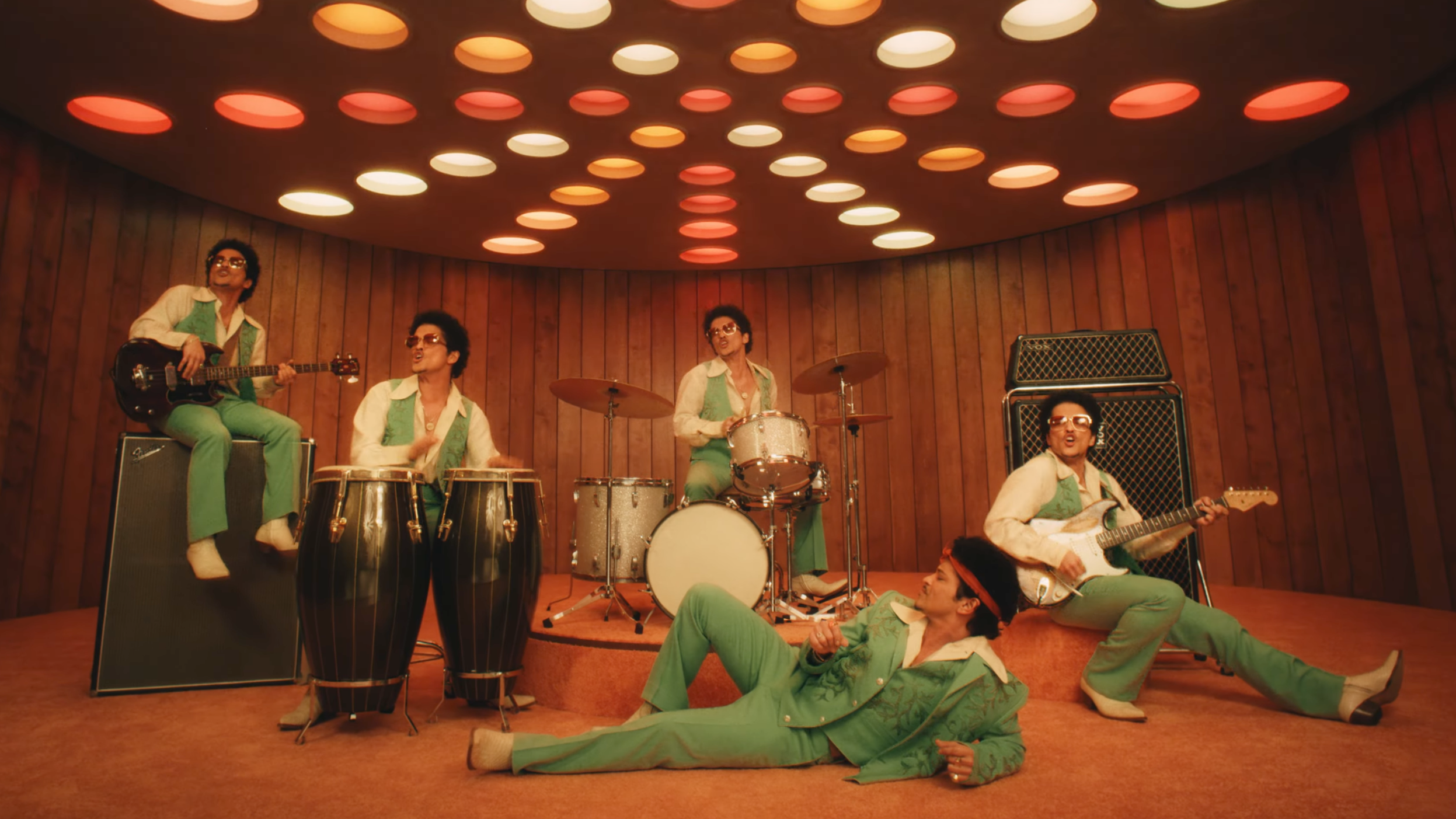 Im Musikvideo zu "I Just Might" gleich fünffach zu sehen: Bruno Mars.