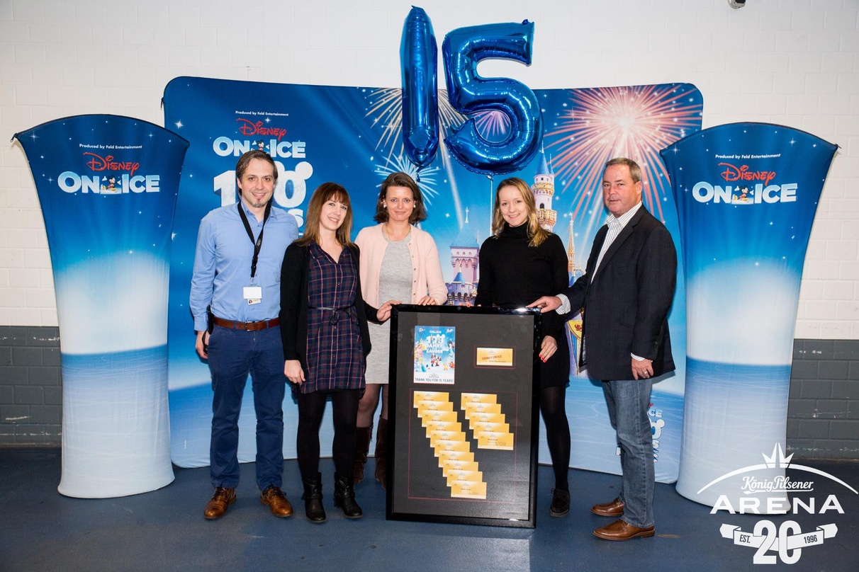 Bei der Verleihung des Sold Out Awards in Oberhausen (von links): Stefan Bergermann (König-Pilsener-Arena), Johanna Holthöwer (Handwerker Promotion), Jacqueline Zich (DEAG), Maria Lekae un...