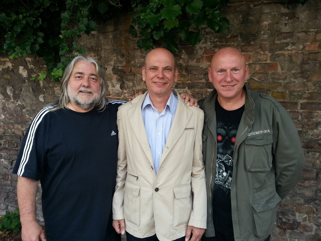 Besiegelten ihre Vertriebspartnerschaft (von links): Wolfgang "Paule" Fuchs (Pond), Mike Pyczak und Manfred Hennig (City)