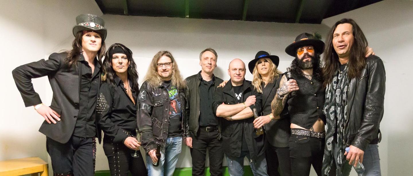 Feierten die Albumveröffentlichung: John Diva & The Rockets Of Love mit dem Team von SPV und Steamhammer