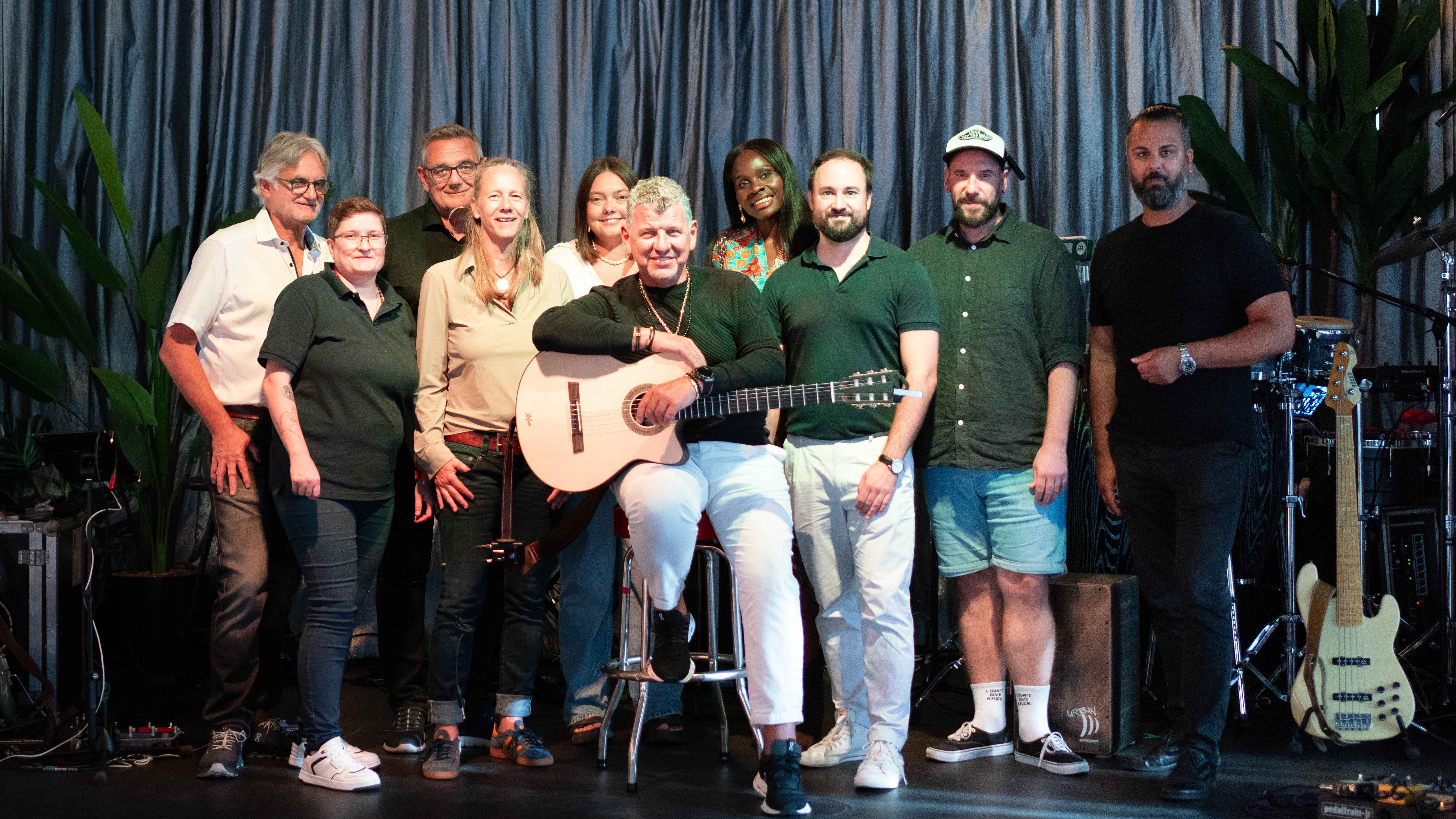 f9e77e17 756b 40fc 83ae 62d3ccd39e6f Stellten „Magische Momente“ in Berlin vor (von links): Franz Selb (one4you music e.K.), Alexandra Puppe (Team Semino Rossi), Werner Weitzer (Team Semino Rossi), Dagmar Ambach (Agentur Text...
