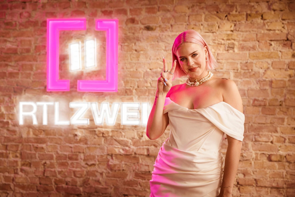 Kooperation zwischen RTL zwei und Warner Music: eine Kampagne mit Anne-Marie