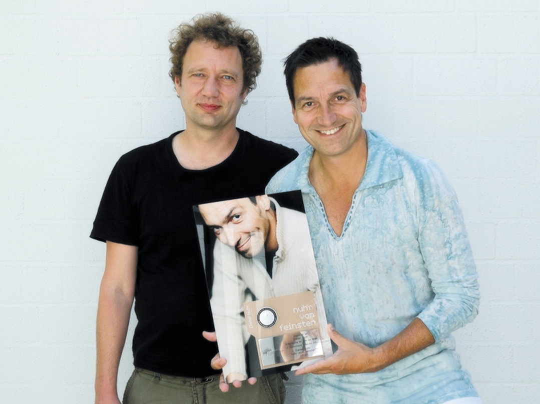 Feierten Platin-Erfolg: Alex Stelkens (l.) und Dieter Nuhr (Foto: WortArt)