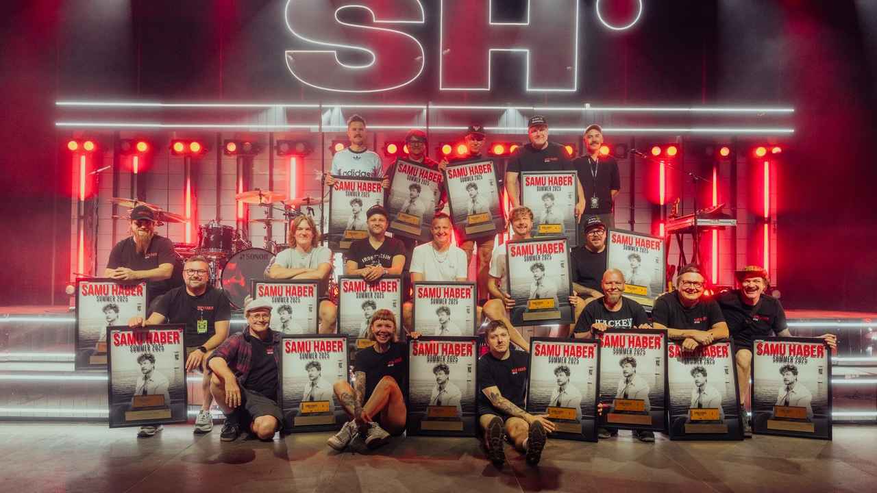 Mitsamt Team und Awards: Samu Haber (2. Reihe, 2. von links).