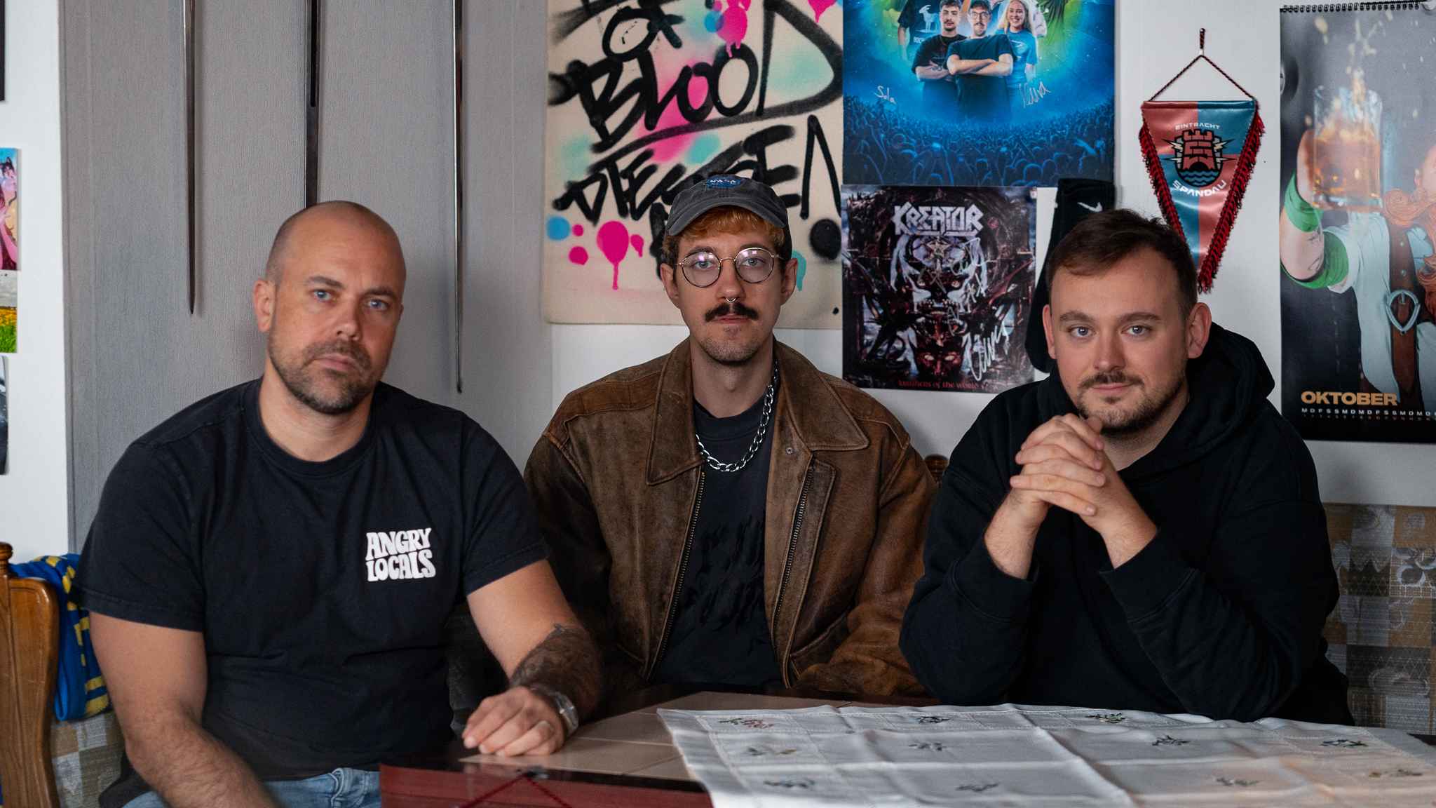 fae59d8e 8ede 4a8a b245 257eaea12579 Kümmern sich gemeinsam um Corrupted Blood Records (von links): Björn Meyer (Geschäftsführer Corrupted Blood Records und Throwdown Entertainment), HandOfBlood (Maximilian Knabe) und Johanne...