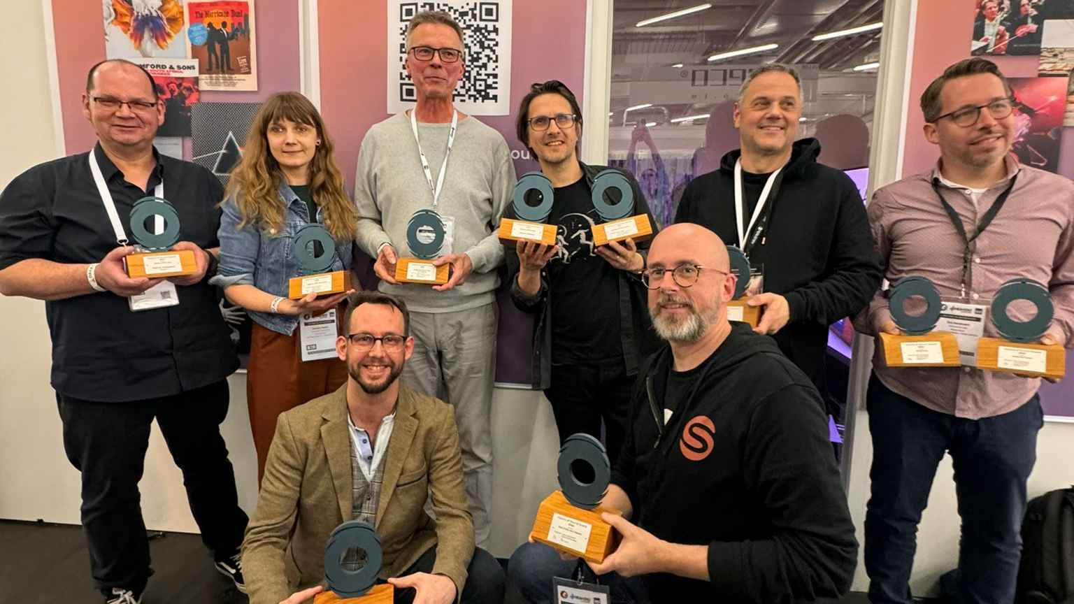 Feierten gemeinsam den besten immersiven Sound (von links): Andreas Küppelberg (GrobiTV), Kseniya Kawka, David Merkl, Christoph Diekmann, Steven Wilson, Hans-Martin Buff, Stefan Bock und E...