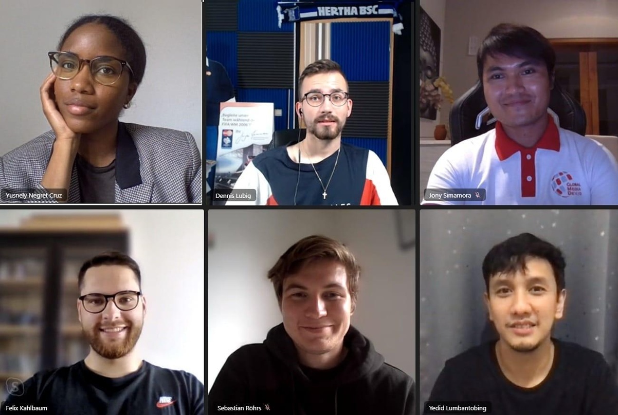 Bilden das Social-Media-Team von Telamo (Oben, von links): Yusnely Negret Cruz (Head of Social Media), Dennis Lubig (Head of YouTube) und Jony Simamora sowie (unten, von links) Felix Kahlb...