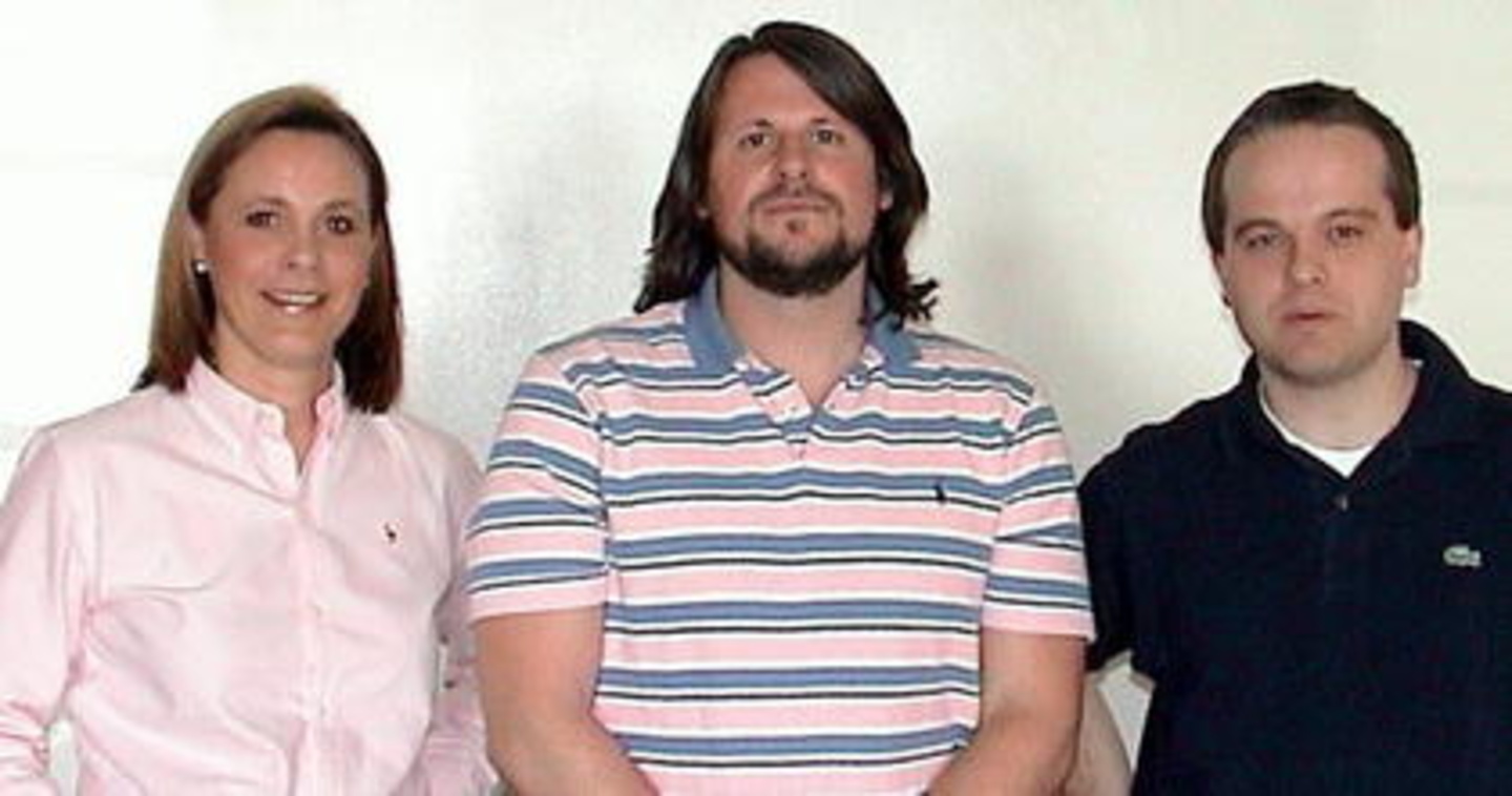 Freuen sich über die Zusammenarbeit (v. l.n.r.): Pamela Georgi-Michel (Geschäftsführerin MdW), Daniel Sluga und John Ruhrmann (A&R-Manager, MdW)