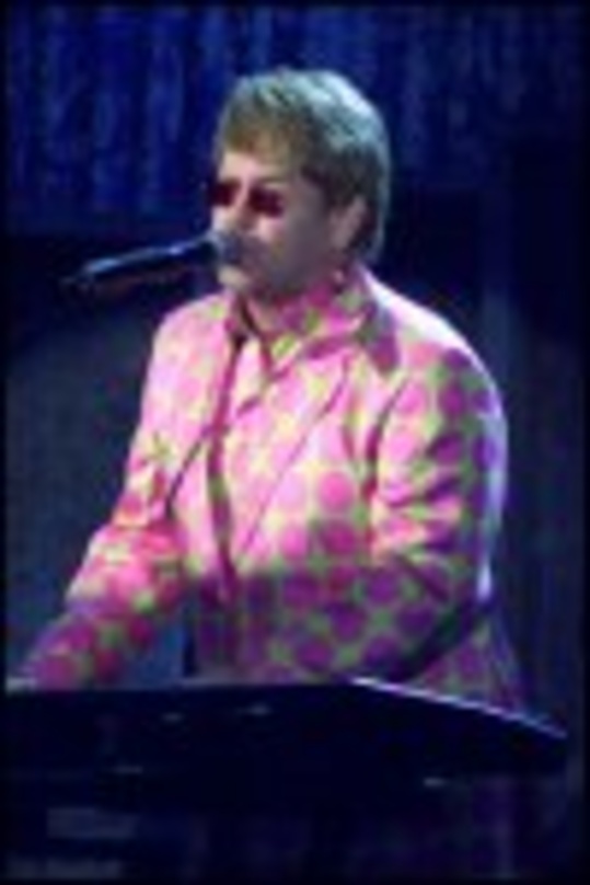 fb96deda63062214a4f0d98fbcef96a3dd4abf80bdb65a0fe1f93d842498ee6a Neue Kopfschmerzen für Napster: Elton John bei den Grammys