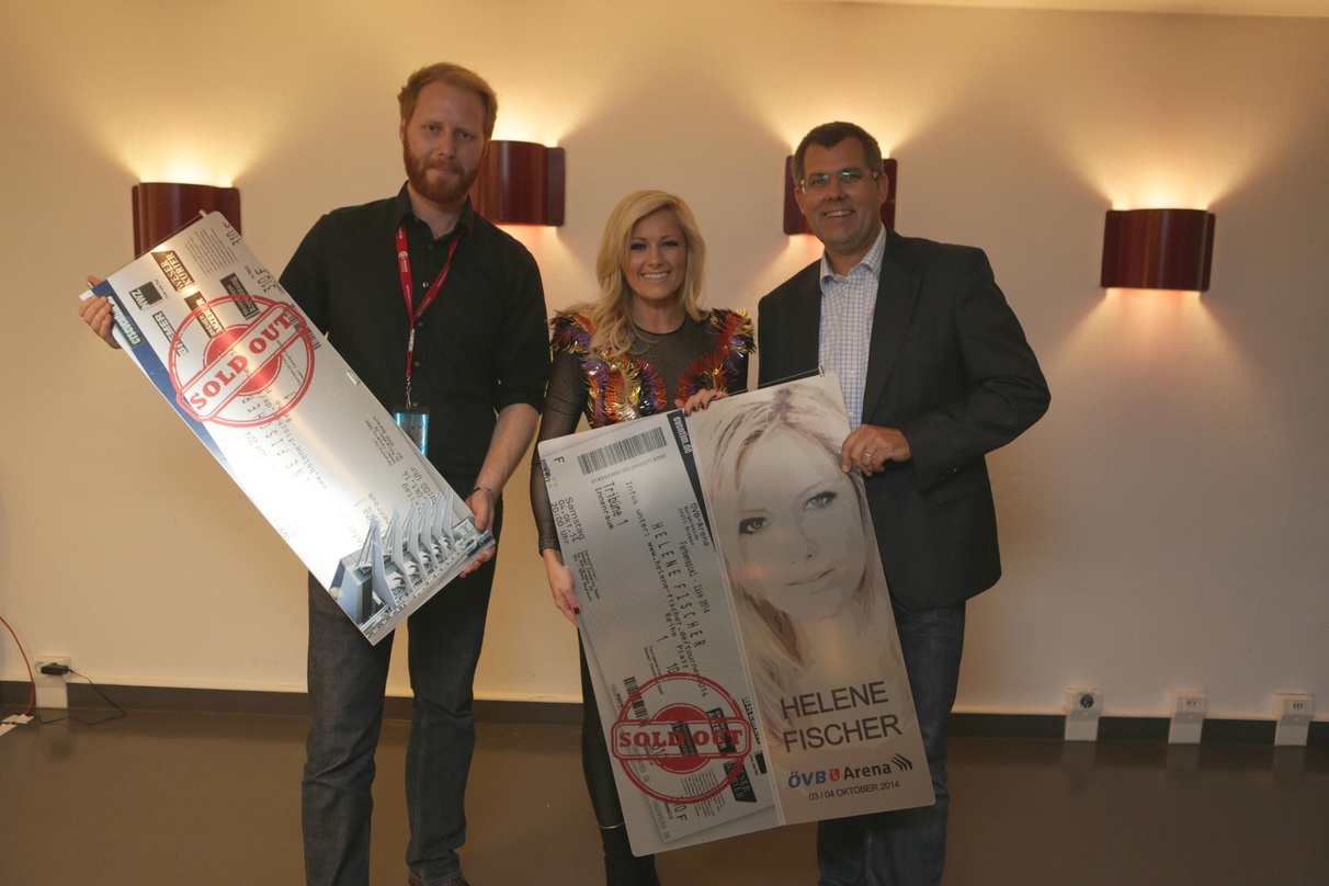 Bei der Awardübergabe (von links): Timo Hoppen, Helene Fischer und Peter Rengel