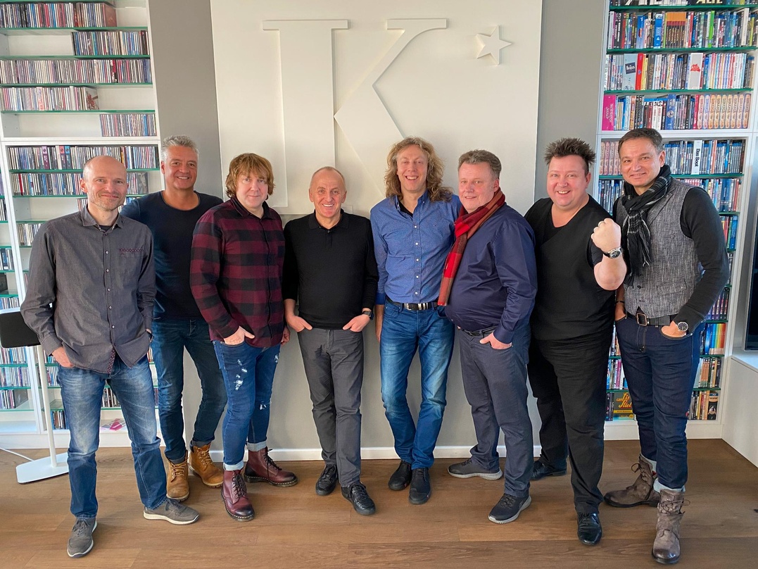 Neue Partner (von links): die Prinzen Wolfgang Lenk, Jens Sembdner und Tobias Künzel, Künstlermanager Uwe Kanthak sowie die Prinzen Ali Zieme, Henri Schmidt, Sebastian Krumbiegel und Mathi...