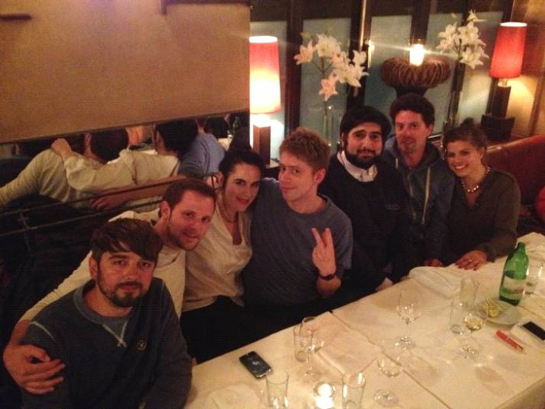 Trafen sich zum Vertragsabschluss in Hamburg (von links): Lukas Pizon und Benjamin Voss (beide A&R Sony/ATV), Kimmy Moelle und Jens Moelle (Digitalism) sowie Ismail Tüfekçi (Digitalism), M...