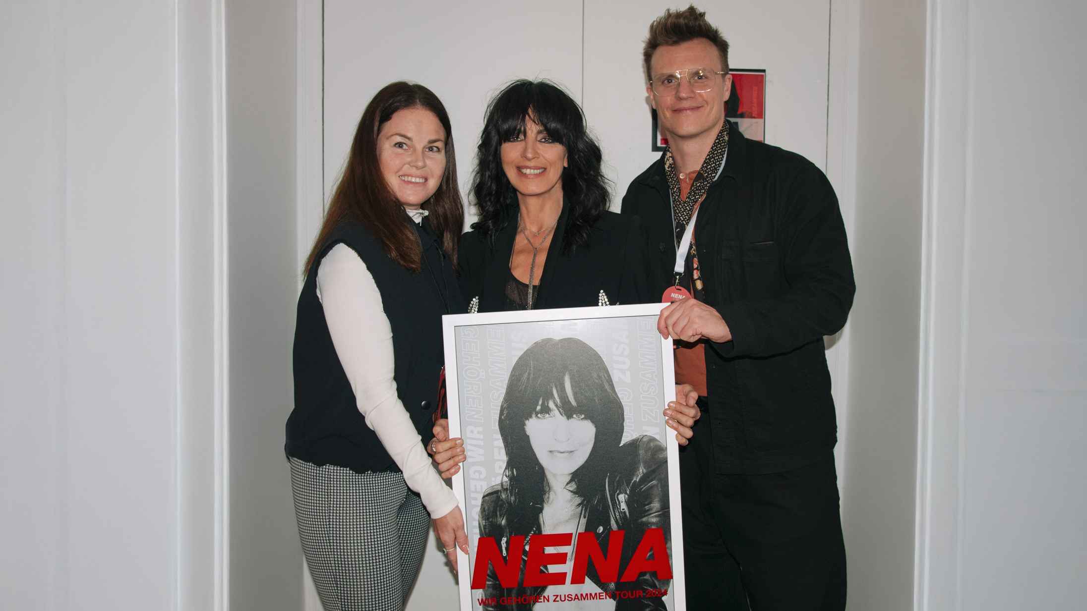 Bei der Preisverleihung in Paris (von links): Eileen Brunngräber (Bookerin Wizard Live), Nena und Oliver Hoppe (Managing Director, Wizard Live)