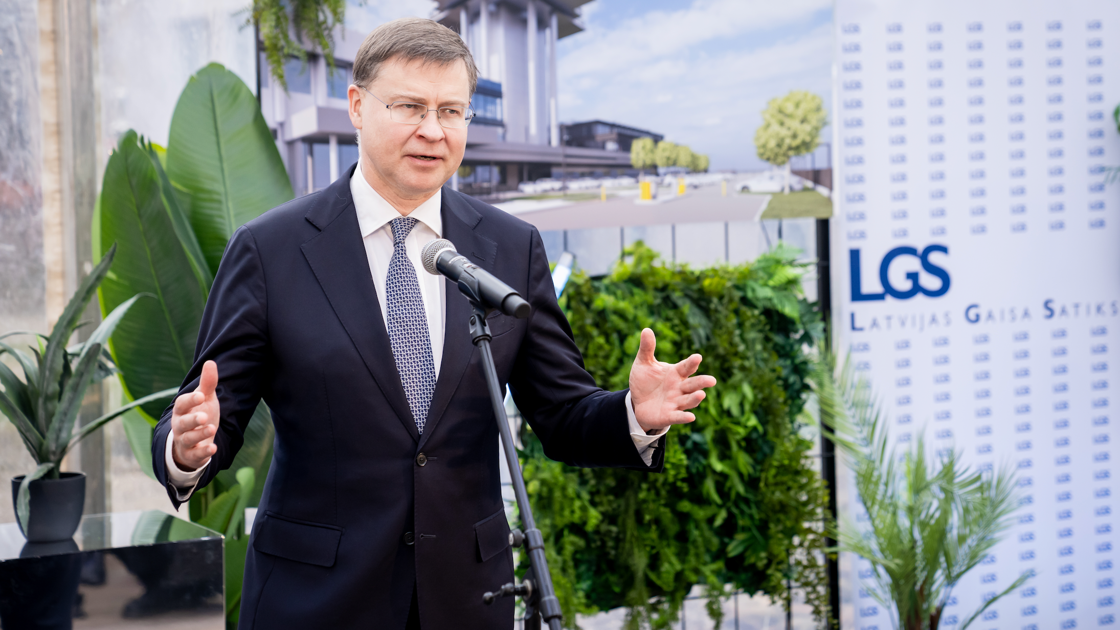 Arbeitet nun auf eine neue Deadline hin: Valdis Dombrovskis, der lettische Wirtschaftskommissar der Europäischen Kommission.