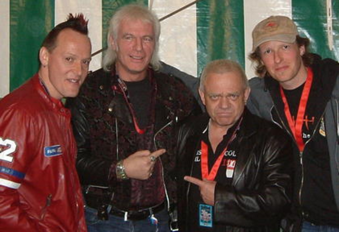 Erfolgreiches Festival (v.l.n.r.): Die Accept-Musiker Stefan Schwarzmann, Herman Frank und Udo Dirkschneider mit Veranstalter Holger Stratmann