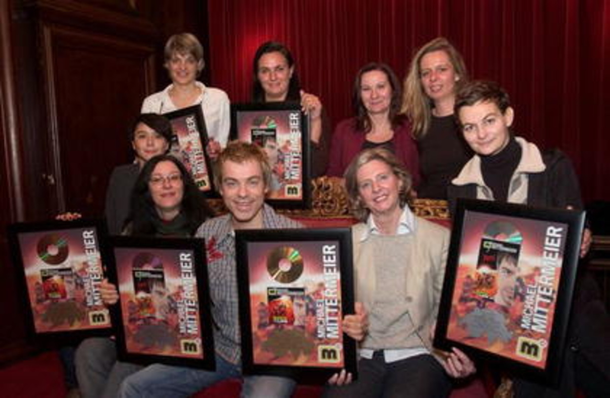Freuen sich über die Auszeichnungen: Michael Mittermeier und sein Team von Sony BMG