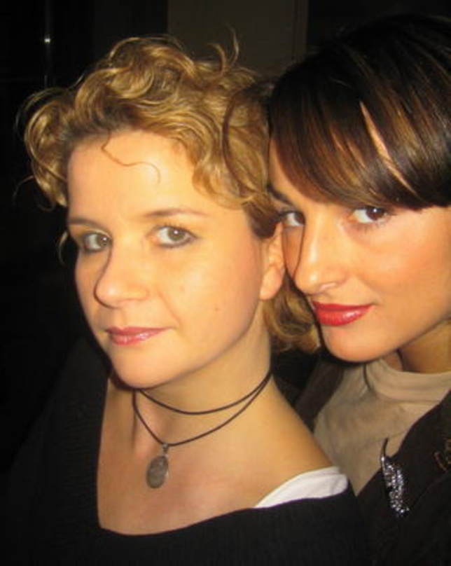 Haben nun noch mehr Zeit für die Show: Carina Blum (l.) und Moderatorin Miranda
