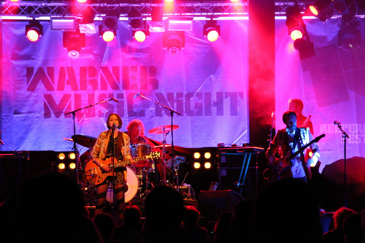 Trat bei der Warner Music Night 2013 auf: MiMi & The Mad Noise Factory