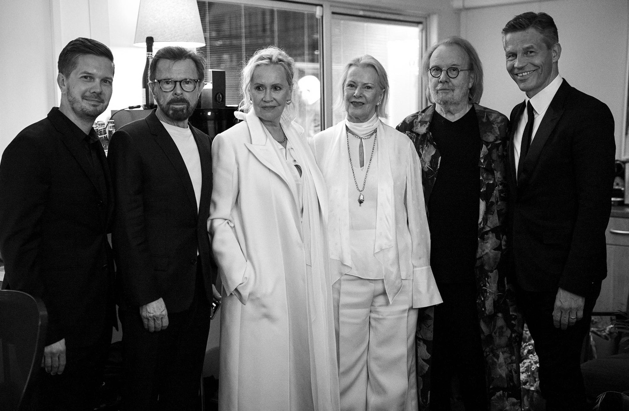 Bei der Premiere der Konzertshow Abba Voyage in London (von links): Joakim Johansson (Managing Director Universal Music Sweden), die Abba-Musiker:innen Björn Ulvaeus, Agnetha Fältskog, Ann...