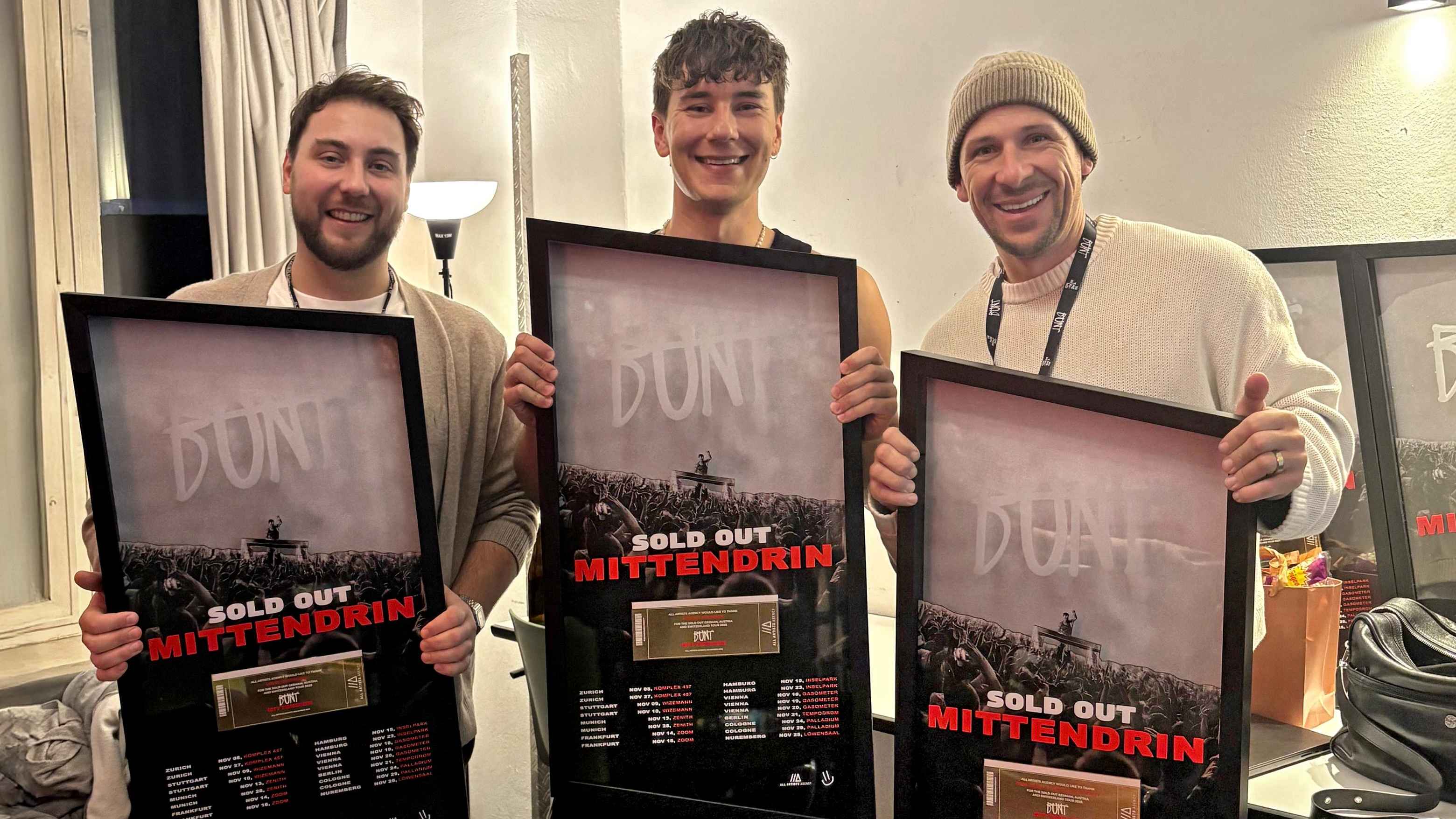 Bei der Award-Übergabe im Zenith in München (von links): Jan Winkel (Booking All Artists Agency), Levi Wijk alias Bunt. und Nick Groff (Management).
