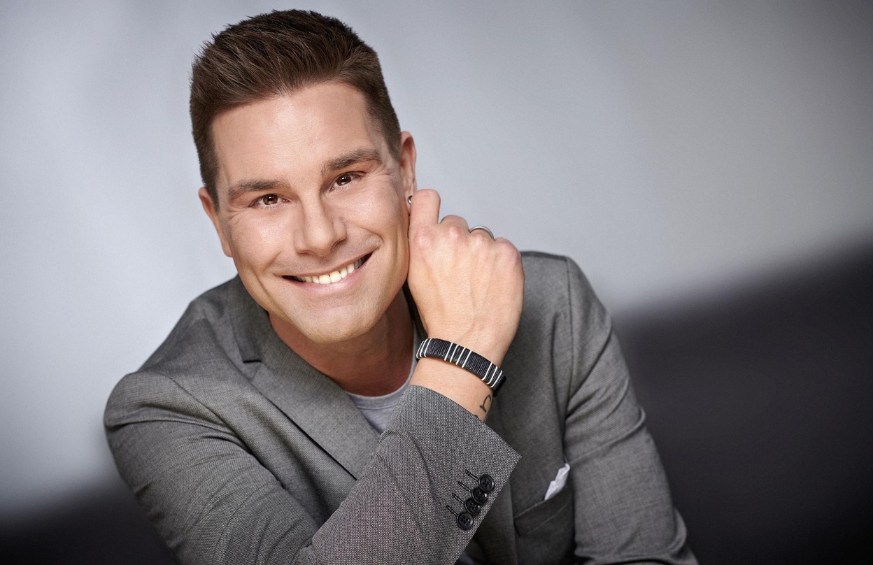 Erobert die Spitze: Eloy de Jong mit seinem ersten Schlageralbum, "Herz an - Kopf aus"