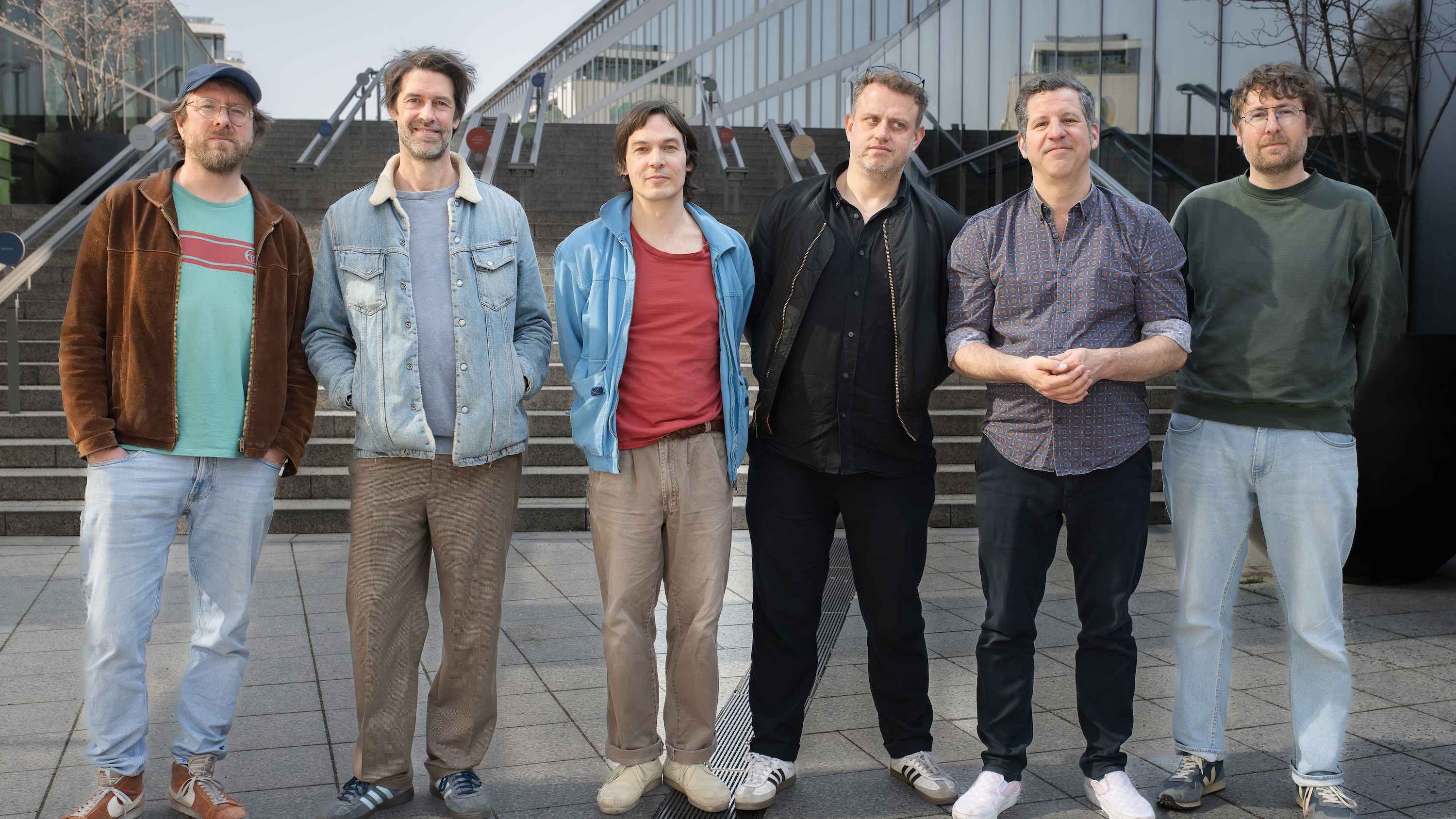 Arbeiten auf das Album im September 2025 hin (von links): Francesco Wilking, Max Schröder, Moritz Krämer, Felix Weigt, Ueli Häfliger (First Class Manager recordJet) und Mario Cetti (Manage...