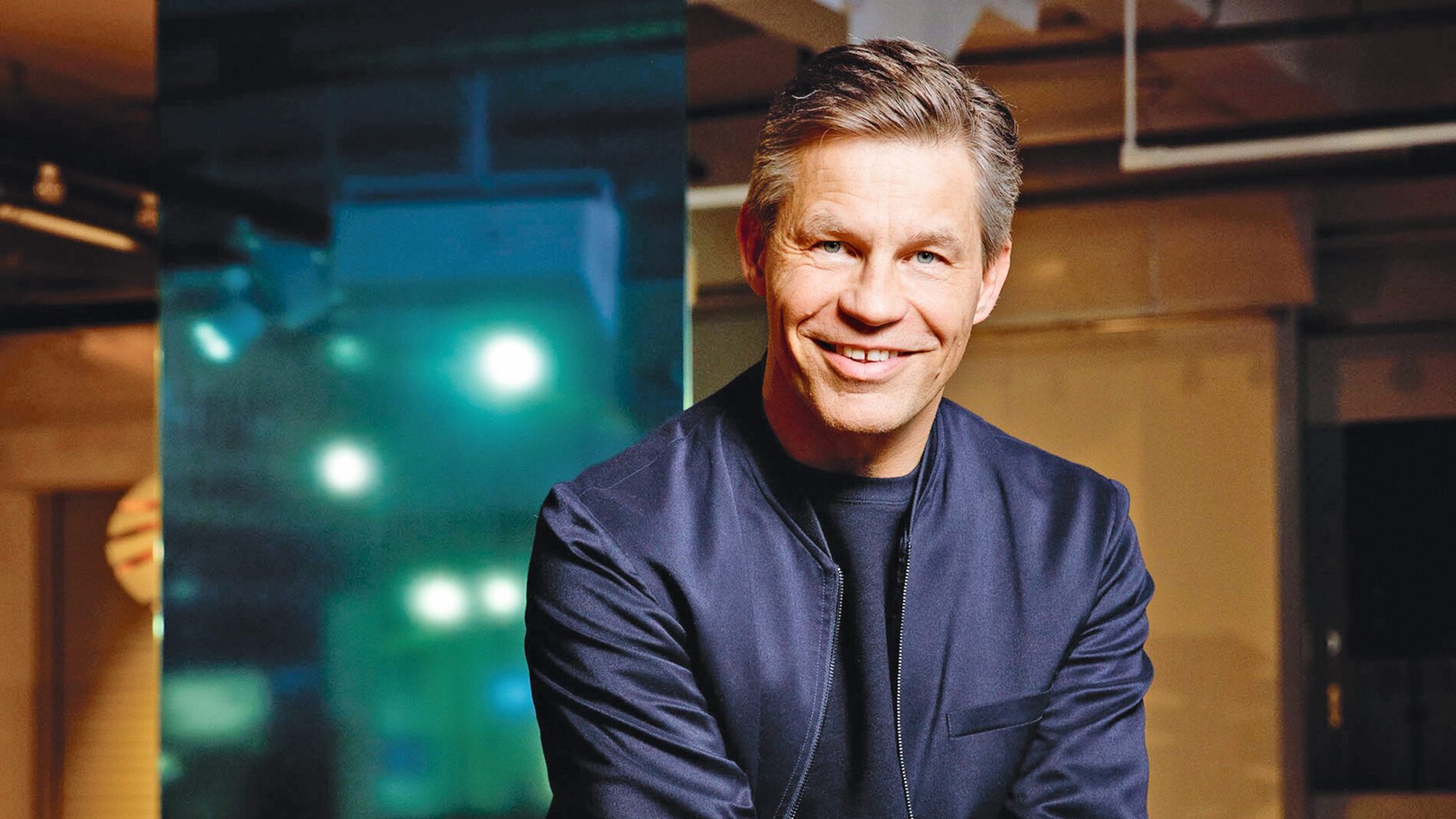 Spannt sein internationales Netzwerk im Hause der Universal Music Group nun weit über Europa hinaus aus: Frank Briegmann, der ab sofort als Chairman & CEO von Universal Music Europa, Australien, Neuseeland und Kanada sowie der Deutschen Grammophon fungiert. Foto: Peter Rigaud
