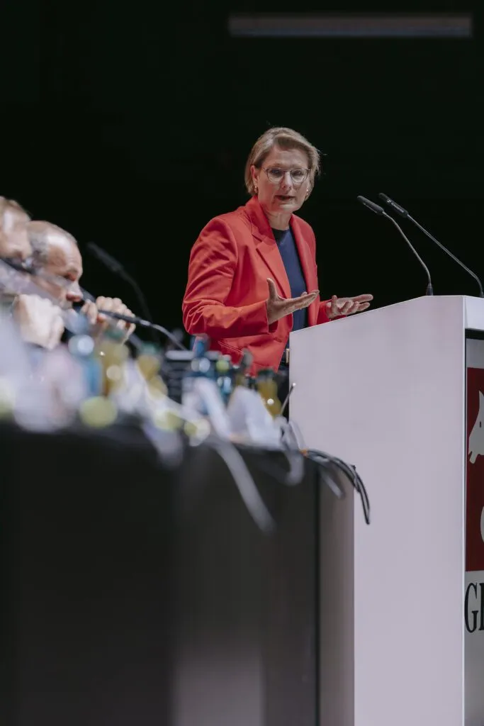 Stefanie Hubig bei der GEMA-Mitgliederversammlung