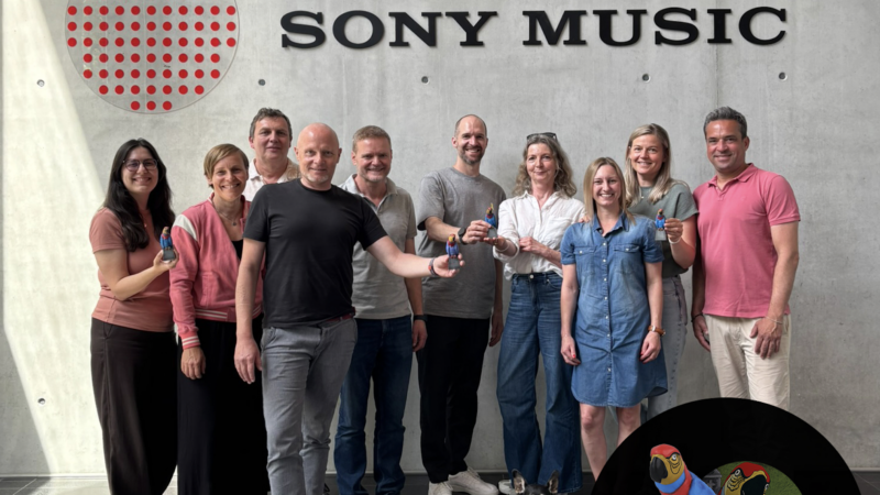 sony music family entertainment europa die drei fragezeichen der super papagei sammelfigur team sony music family entertainment europa die drei fragezeichen der super papagei sammelfigur