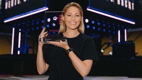 Helene-Fischer_Nummer-1-Award_Credit-Leon-Schleßelmann-Universal-Music