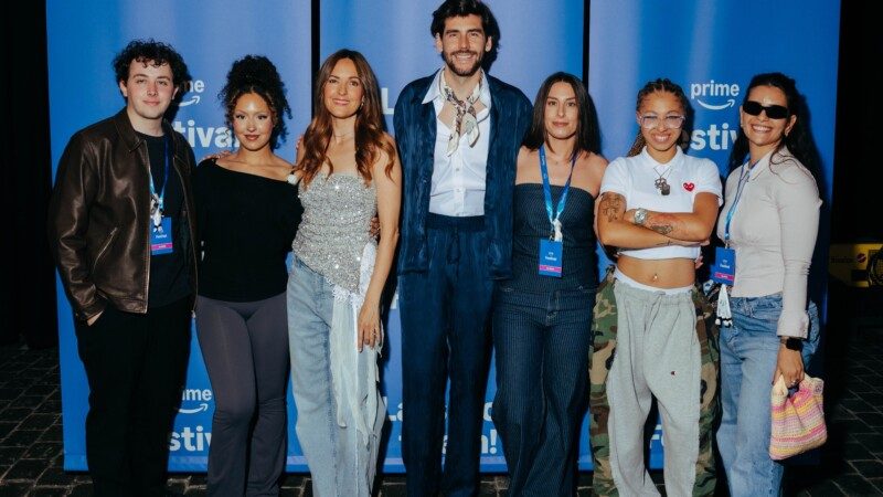 Team Amazon und Alvaro Soler beim Prime Festival