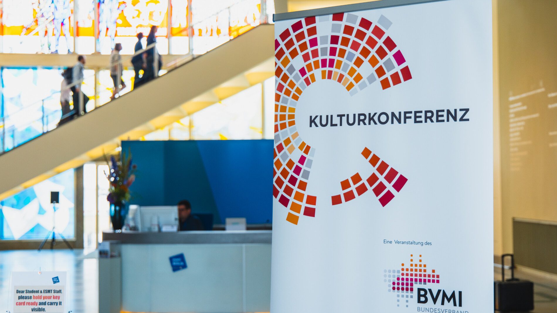 BVMI Kulturkonferenz 2025 Eindrucksvolle Kulisse: der Bundesverband Musikindustrie richtet die Kulturkonferenz auch 2026 wieder in den Räumlichkeiten der privaten Wirtschaftshochschule ESMT am Schlossplatz in Berlin aus, dem einstigen Dienstsitz des DDR-Staatsrats. Foto: BVMI, Christoph Mangler