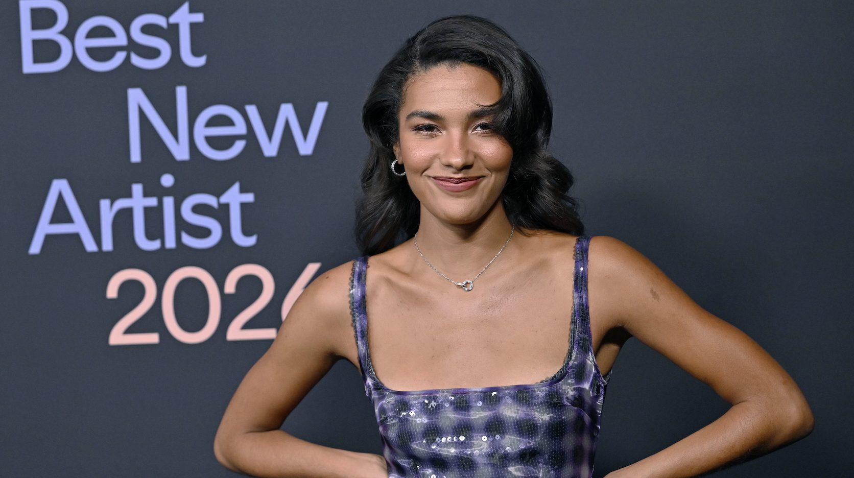 british music export revenues topping 800m for the first time Olivia Dean Spotify Los Angeles _C_ Imago UPI Photo Chris Chew Hat sich 2025 auch international eine Platz auf den großen Bühnen erarbeitet: die britische Künstlerin Olivia Dean, hier Ende Januar 2026 bei der „Best New Artist Party“ von Spotify in Los Angeles. Foto: Imago, UPI Photo, Chris Chew