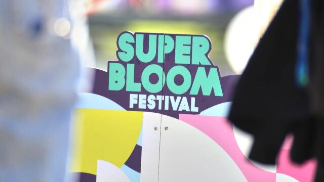 München, Bayern, Deutschland, 31.08.2025: Olympiapark: Superbloom-Festival: Logo *** Munich, Bavaria, Germany, 31 08 202