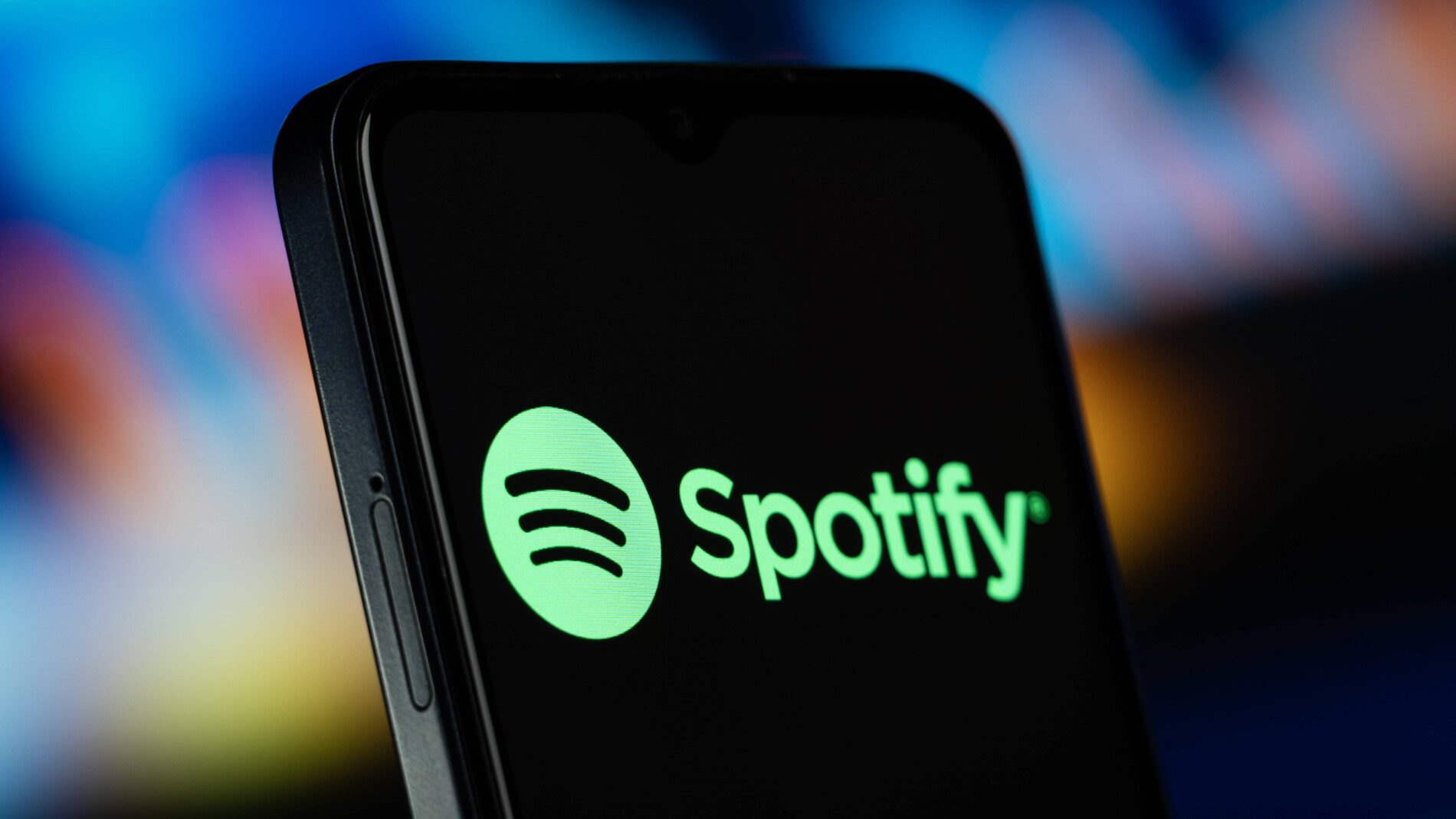 Dhaka, Bangladesch ? 10. Juni 2026: Das Spotify-Logo ist auf einem Smartphone zu sehen.